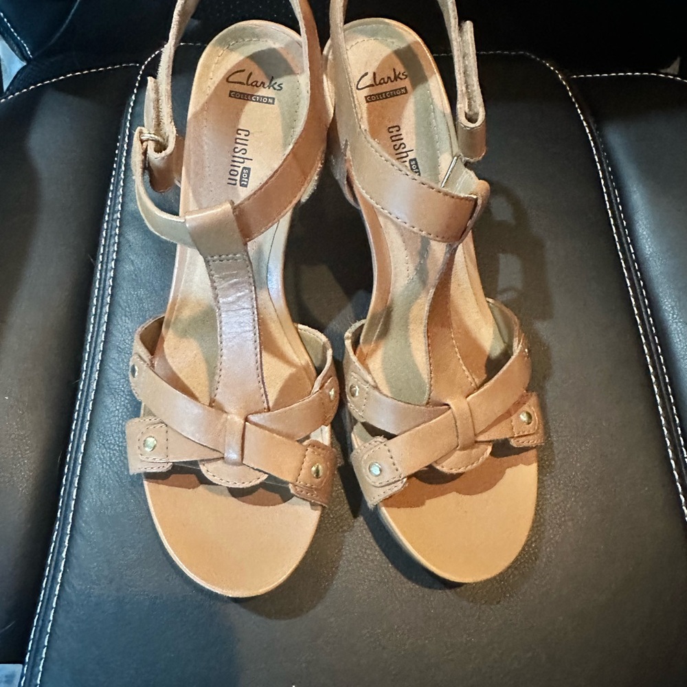 Clarks Women's Brown Strappy Leather Sandals NWOT